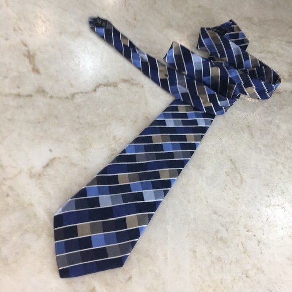 KENNETH COLE REACTION SILK TIE - Picture 1 of 7